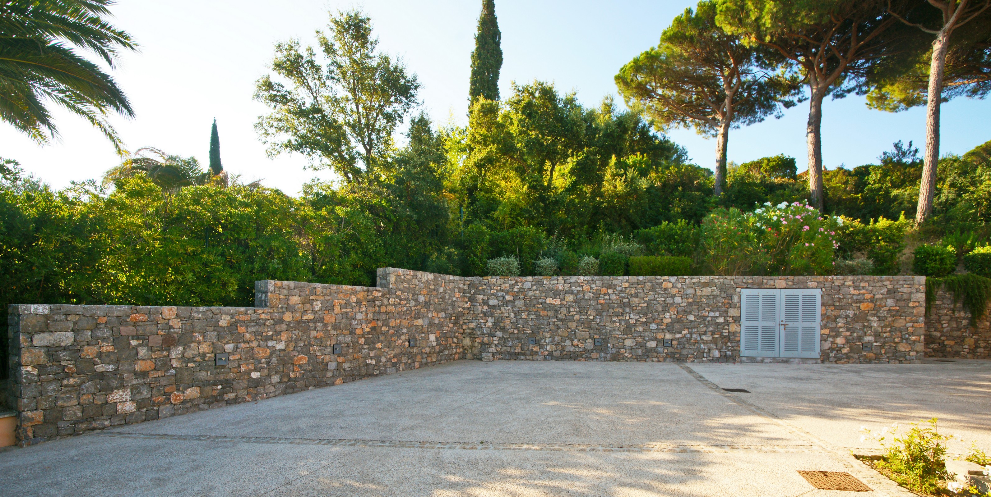 Villa E_8