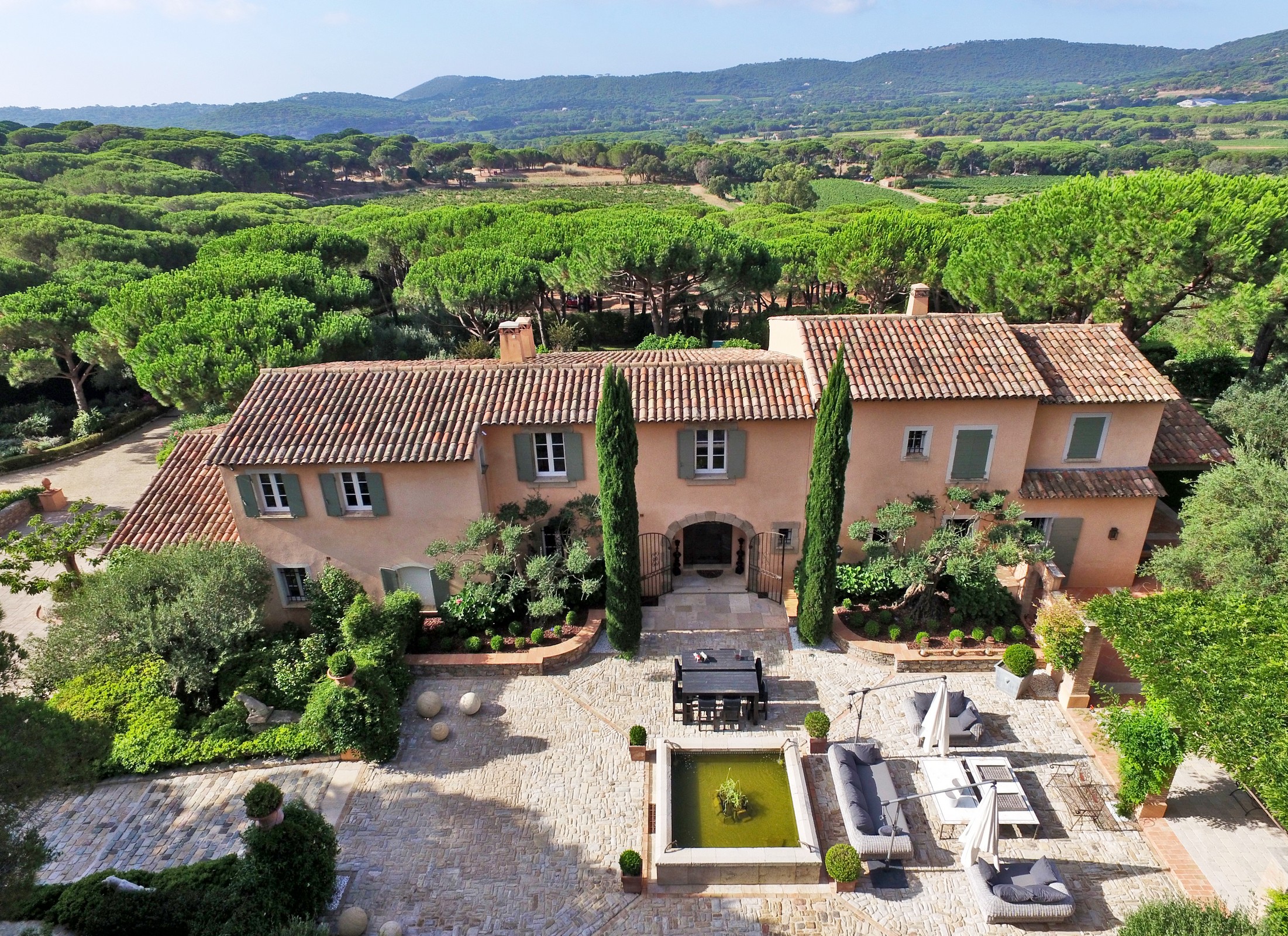 Villa M_1